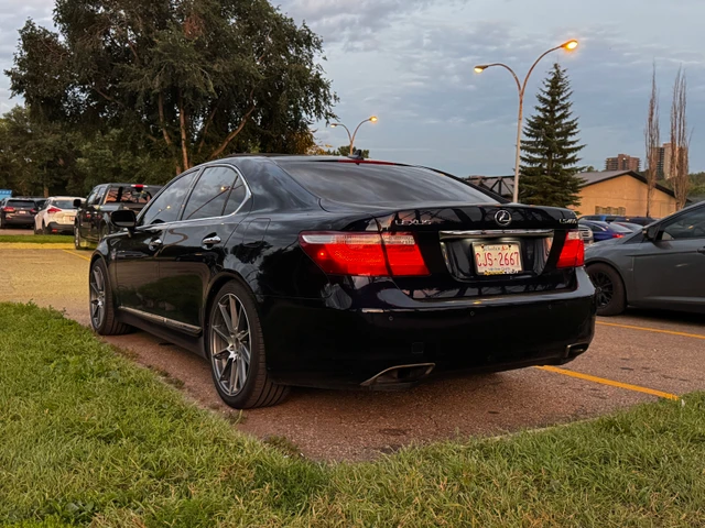2008 Lexus Ls, modrá, 194 000 km, dovoz Kanada — foto 2 z 5