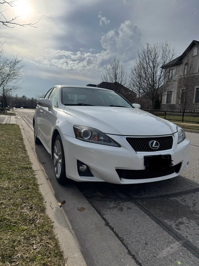 2012 Lexus Is 250, bílá, 216 000 km, dovoz Kanada — foto 2 z 5