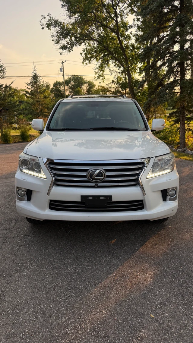 2013 Lexus Lx, bílá, 85 000 km, dovoz Kanada — foto 2 z 5