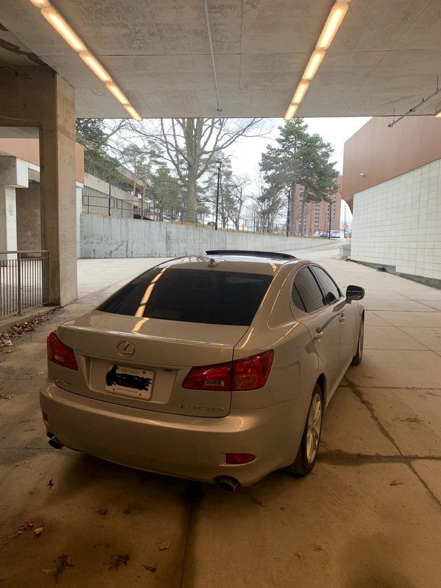 2007 Lexus Is 250, 196 000 km, dovoz Kanada — foto 2 z 5
