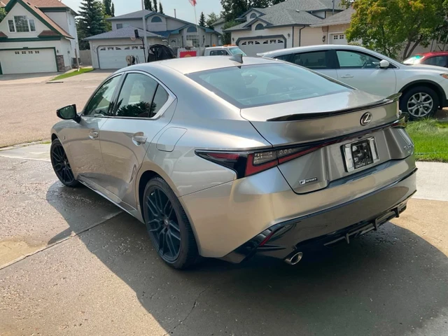 2021 Lexus IS 350, stříbrná, 11 290 km, dovoz Kanada — foto 2 z 5