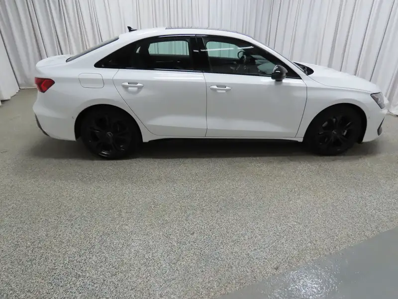 2025 Audi A3 Technik, bílá, 47 440 km, dovoz Kanada — foto 2 z 12