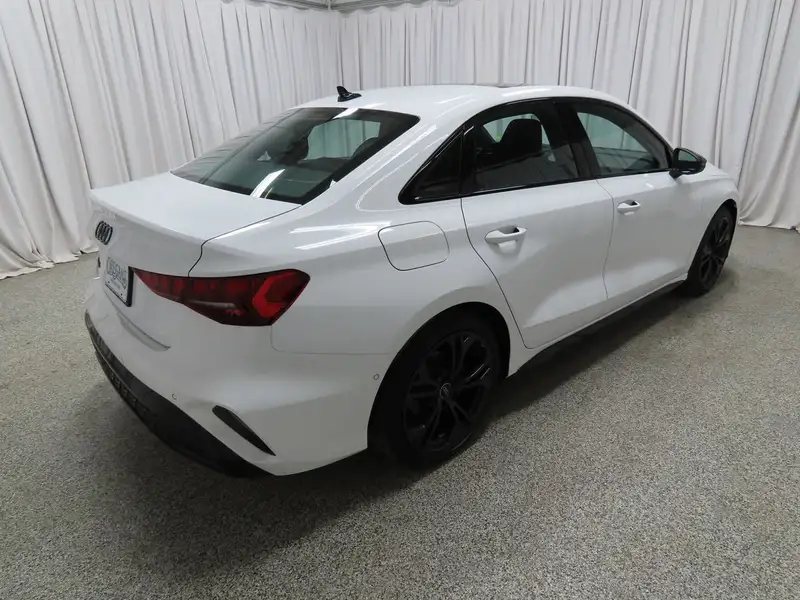 2025 Audi A3 Technik, bílá, 47 440 km, dovoz Kanada — foto 3 z 12