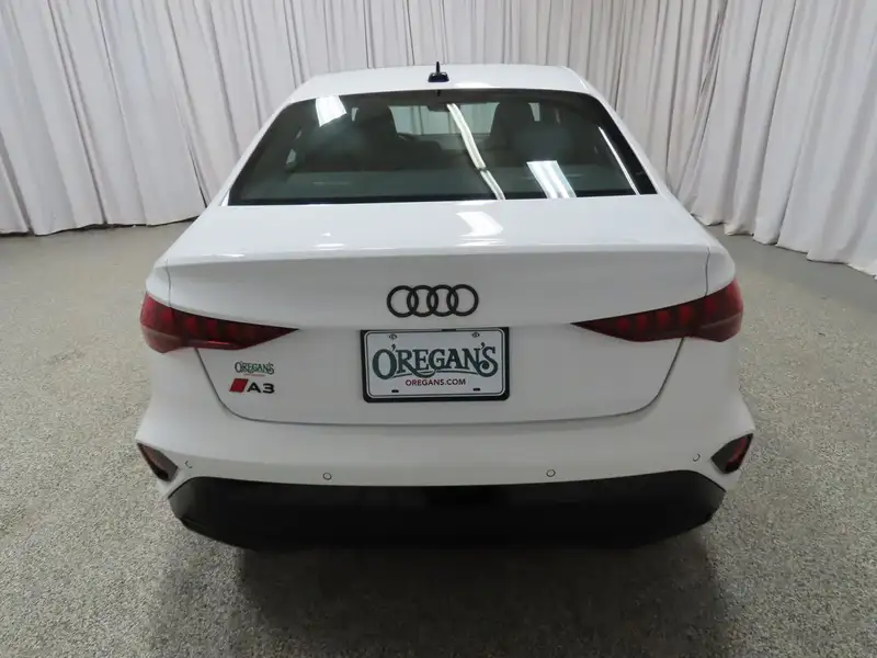 2025 Audi A3 Technik, bílá, 47 440 km, dovoz Kanada — foto 4 z 12