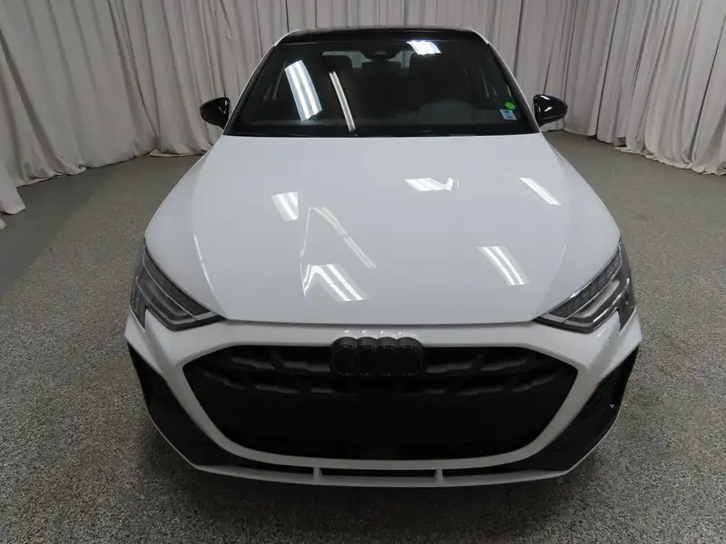 2025 Audi A3 Technik, bílá, 47 440 km, dovoz Kanada — foto 8 z 12
