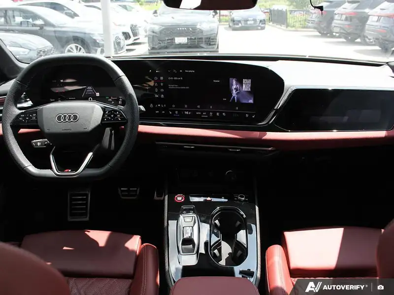 2025 Audi S5 quattro, bílá, 14 385 km, dovoz Kanada — foto 11 z 12