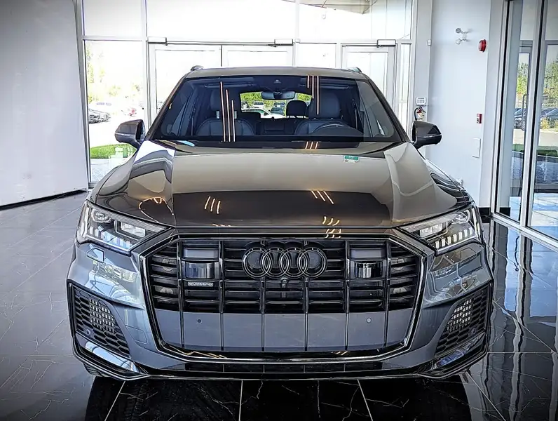 2023 Audi Q7 Progressiv, šedá, 52 168 km, dovoz Kanada — foto 2 z 12