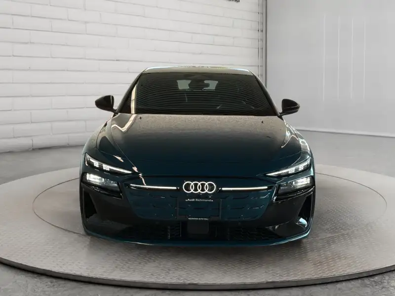 2025 Audi S6 e-tron Technik, modrá, 15 996 km, dovoz Kanada — foto 2 z 12