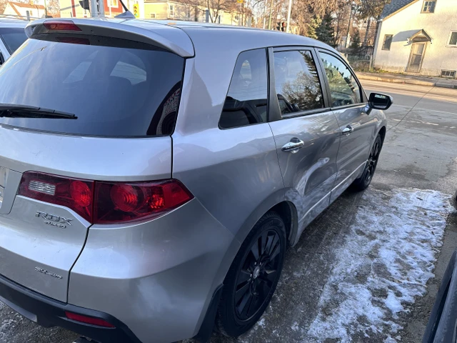 2010 Tech Pkg, stříbrná, 192 981 km, dovoz Kanada — foto 5 z 5