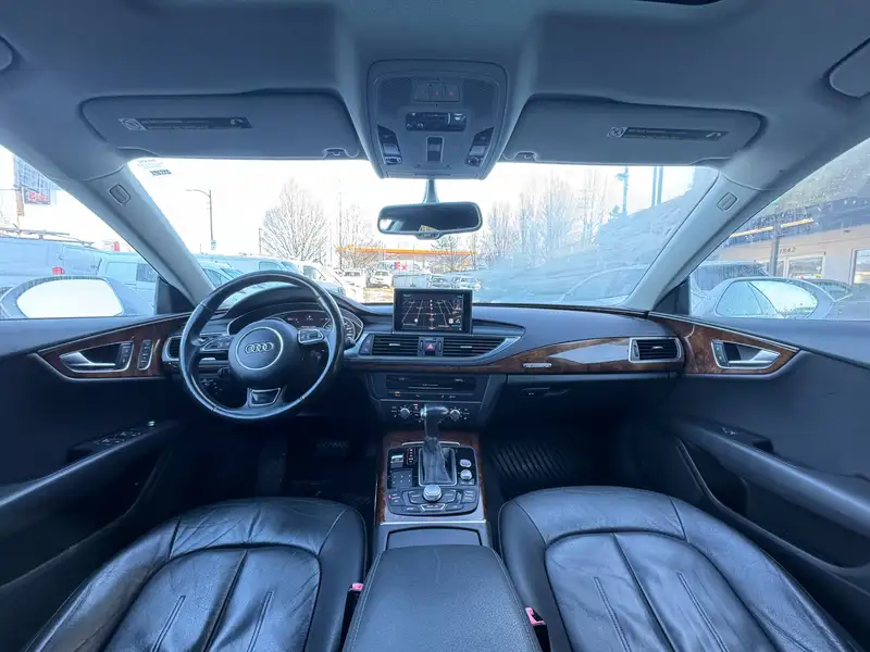 2014 Audi A7 Progressiv, stříbrná, 139 000 km, dovoz Kanada — foto 10 z 12