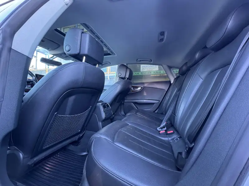 2014 Audi A7 Progressiv, stříbrná, 139 000 km, dovoz Kanada — foto 11 z 12