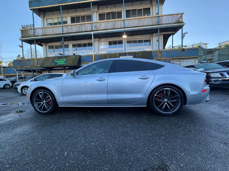 2014 Audi A7 Progressiv, stříbrná, 139 000 km, dovoz Kanada — foto 2 z 12