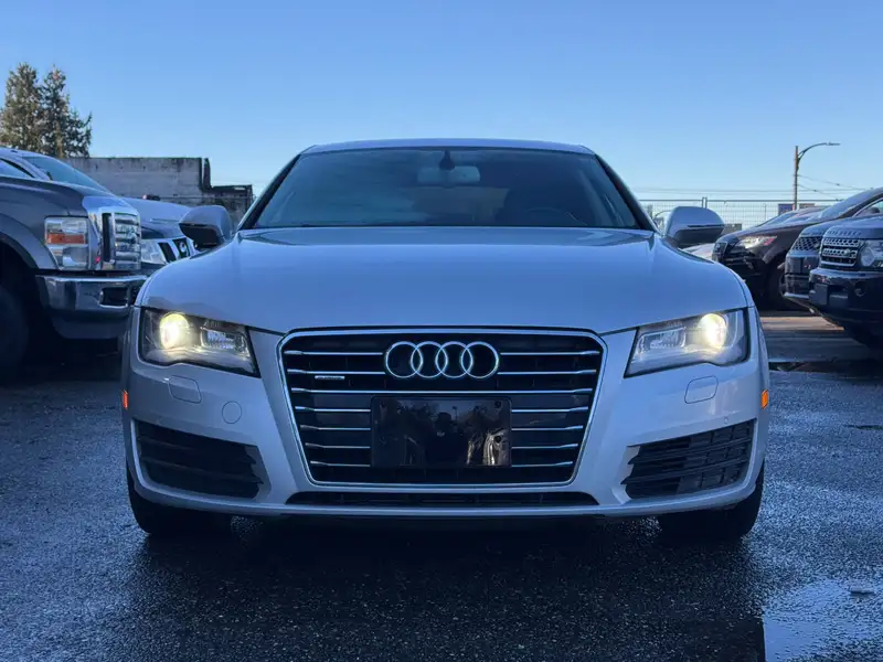 2014 Audi A7 Progressiv, stříbrná, 139 000 km, dovoz Kanada — foto 8 z 12