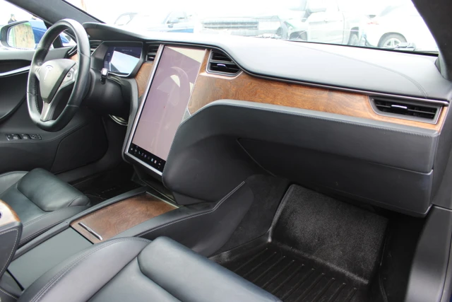 2020 Tesla Model S LONG RANGE PLUS, modrá, 113 430 km, dovoz Kanada — foto 14 z 20