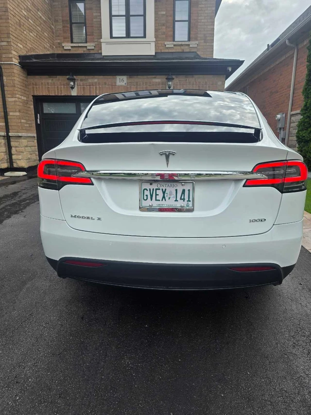 2018 Tesla Model X 100D, bílá, 96 000 km, dovoz Kanada — foto 3 z 5