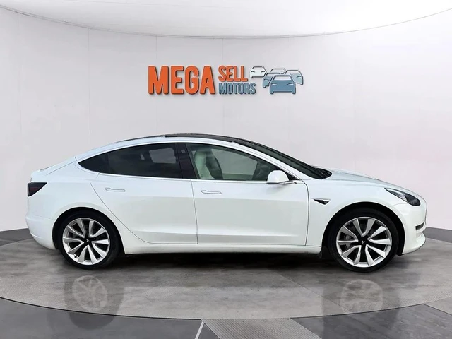 2019 Tesla Model 3 Standard Range, bílá, 143 258 km, dovoz Kanada — foto 2 z 17
