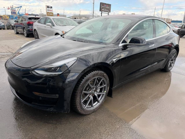 2018 Tesla Model 3 Long Range, černá, 198 978 km, dovoz Kanada — foto 3 z 5