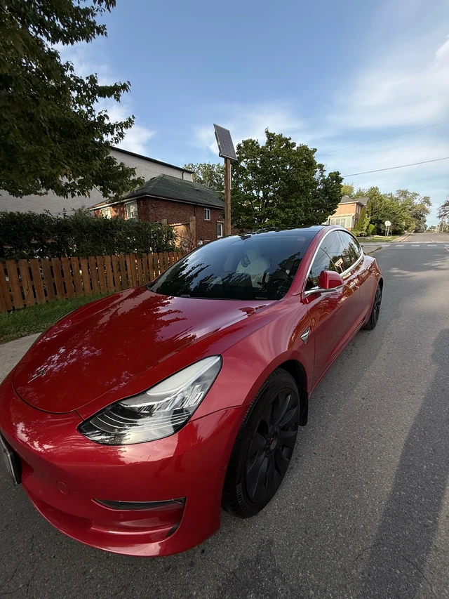 2019 Tesla Model 3 Standard Range, červená, 79 999 km, dovoz Kanada — foto 2 z 5