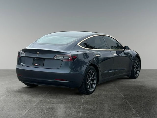 2020 Tesla Model 3 Long Range, stříbrná, 218 487 km, dovoz Kanada — foto 5 z 15
