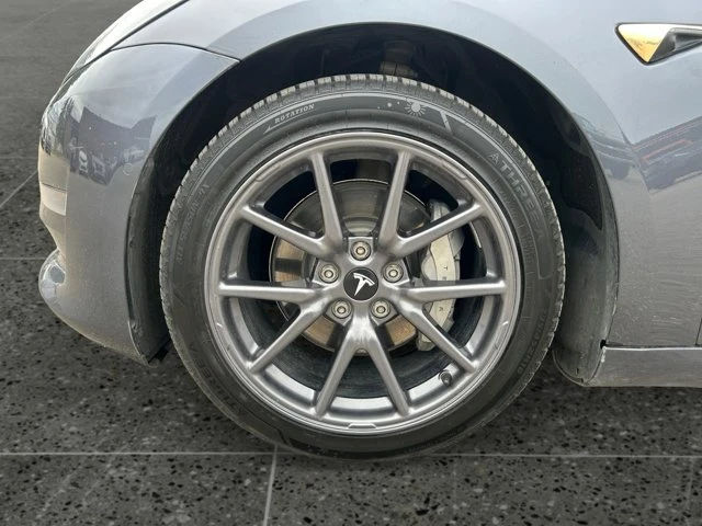 2020 Tesla Model 3 Long Range, stříbrná, 218 487 km, dovoz Kanada — foto 9 z 15