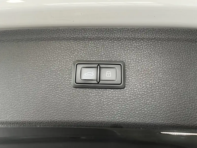 2018 Audi Q5 Progressiv, bílá, 174 027 km, dovoz Kanada — foto 9 z 12