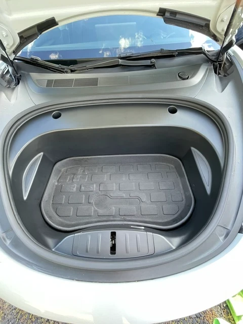 2023 Tesla Model 3, bílá, 23 466 km, dovoz Kanada — foto 2 z 5