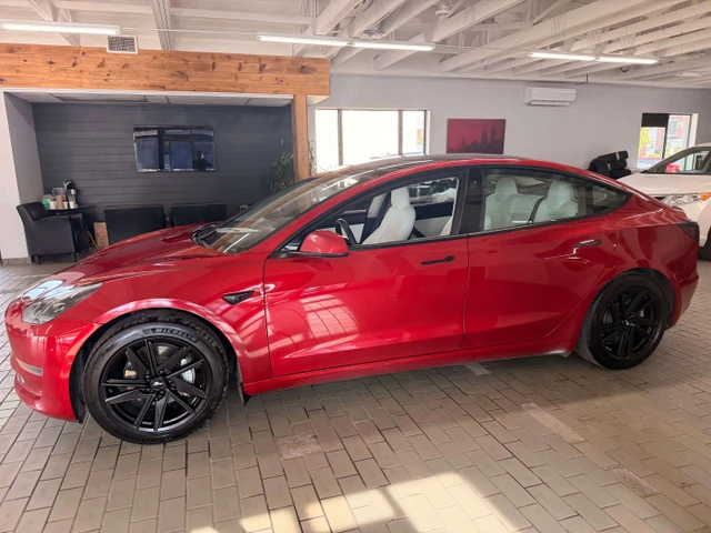 2021 Tesla Model 3 Standard Range Plus, 123 583 km, dovoz Kanada — foto 2 z 5