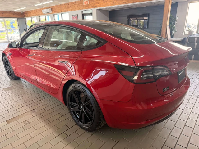 2021 Tesla Model 3 Standard Range Plus, 123 583 km, dovoz Kanada — foto 3 z 5