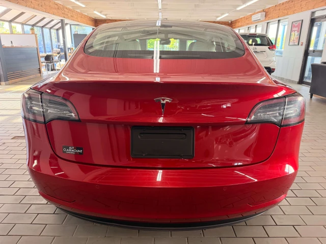 2021 Tesla Model 3 Standard Range Plus, 123 583 km, dovoz Kanada — foto 4 z 5