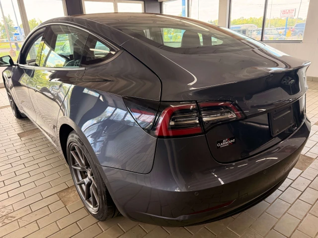 2022 Tesla Model 3 Long Range, 157 524 km, dovoz Kanada — foto 2 z 5