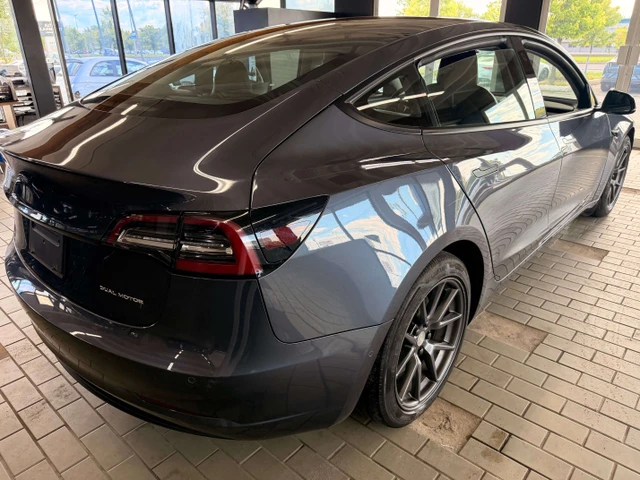 2022 Tesla Model 3 Long Range, 157 524 km, dovoz Kanada — foto 3 z 5