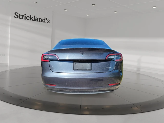2020 Tesla Model 3 Standard Range Plus, černá, 113 196 km, dovoz Kanada — foto 3 z 18