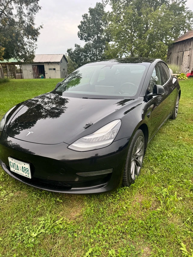 2021 Tesla Model 3 Standard Range Plus, 211 000 km, dovoz Kanada — foto 2 z 5