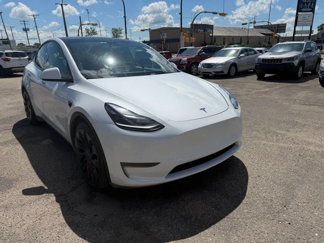 2022 Tesla Model Y Performance, 71 000 km, dovoz Kanada — foto 2 z 5