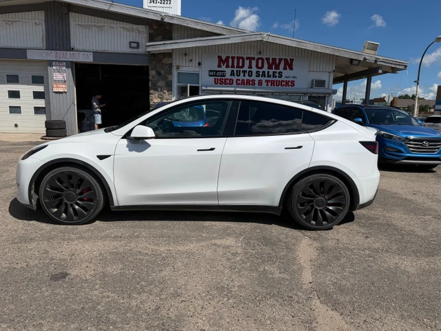 2022 Tesla Model Y Performance, 71 000 km, dovoz Kanada — foto 4 z 5
