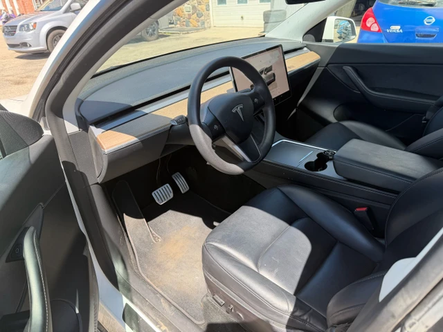 2022 Tesla Model Y Performance, 71 000 km, dovoz Kanada — foto 5 z 5