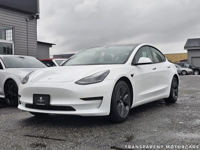 2021 Tesla Model 3 Standard Range Plus, bílá, 39 300 km, dovoz Kanada — foto 2 z 5