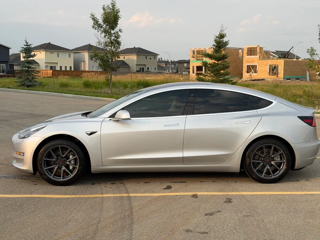 2018 Tesla Model 3, 102 000 km, dovoz Kanada — foto 2 z 5