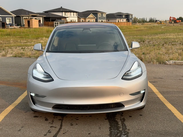 2018 Tesla Model 3, 102 000 km, dovoz Kanada — foto 3 z 5