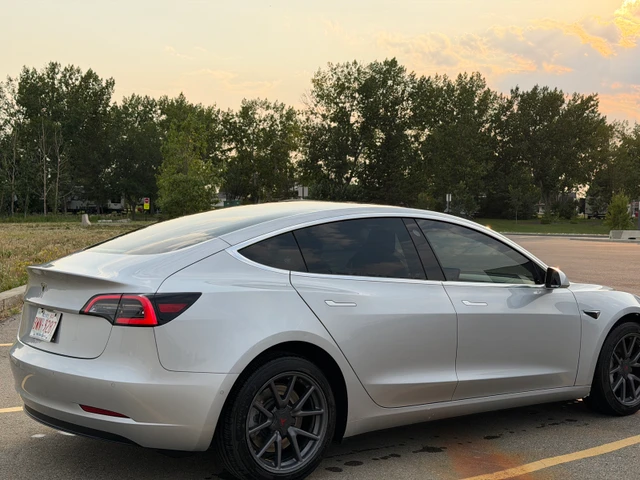 2018 Tesla Model 3, 102 000 km, dovoz Kanada — foto 5 z 5