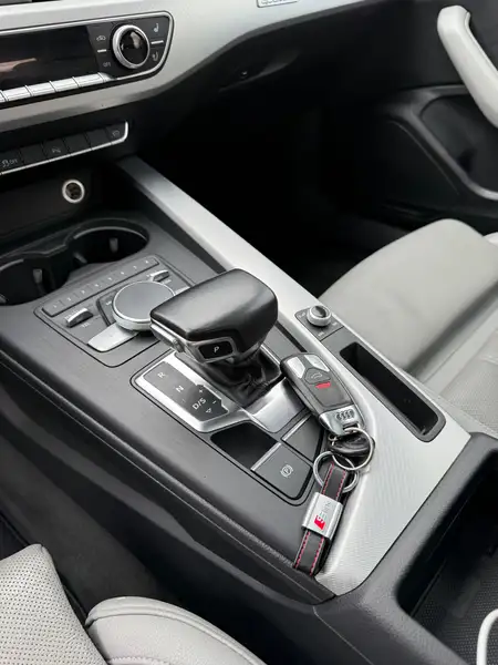 2017 Audi A4 Progressiv, černá, 176 000 km, dovoz Kanada — foto 7 z 12