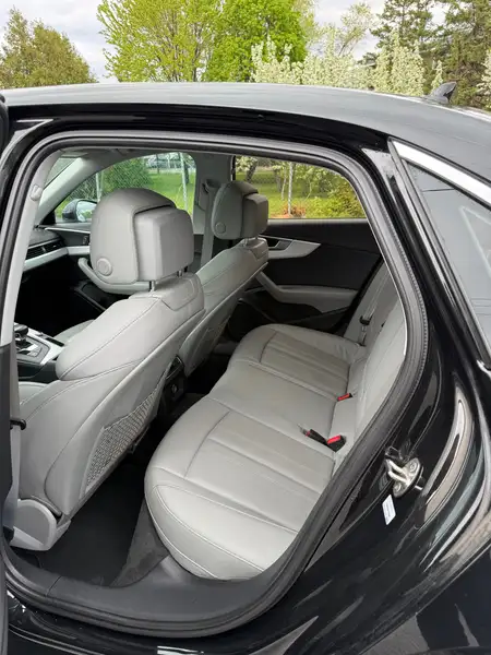 2017 Audi A4 Progressiv, černá, 176 000 km, dovoz Kanada — foto 8 z 12