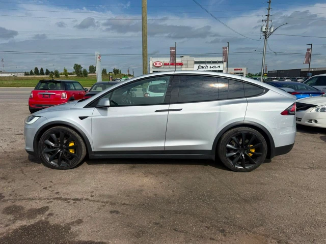 2018 Tesla Model X 100D, stříbrná, 178 335 km, dovoz Kanada — foto 2 z 13
