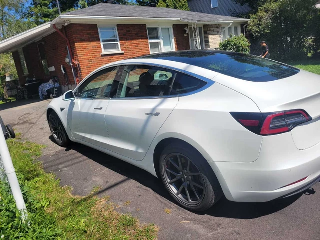2020 Tesla Model 3, 94 000 km, dovoz Kanada — foto 4 z 5