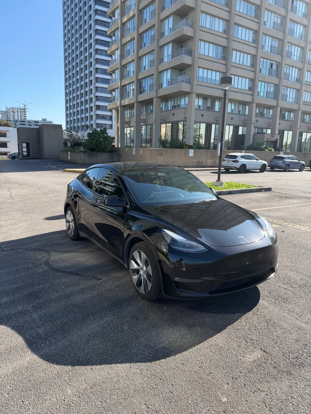 2022 Tesla Model Y Long Range, černá, 149 750 km, dovoz Kanada — foto 2 z 5