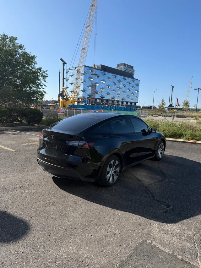2022 Tesla Model Y Long Range, černá, 149 750 km, dovoz Kanada — foto 3 z 5
