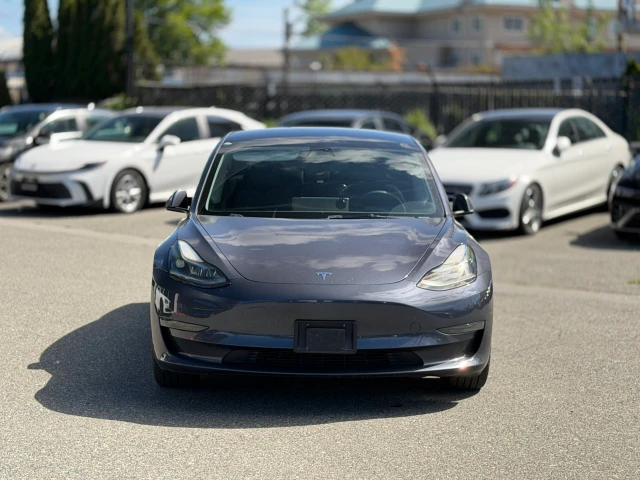 2023 Tesla Model 3 BASE, šedá, 83 975 km, dovoz Kanada — foto 2 z 5