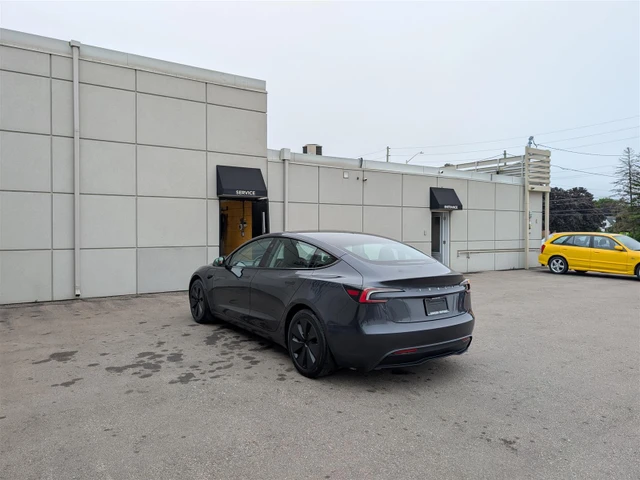 2024 Tesla Model 3 STANDARD - COMPUTER 4, šedá, 37 000 km, dovoz Kanada — foto 3 z 5