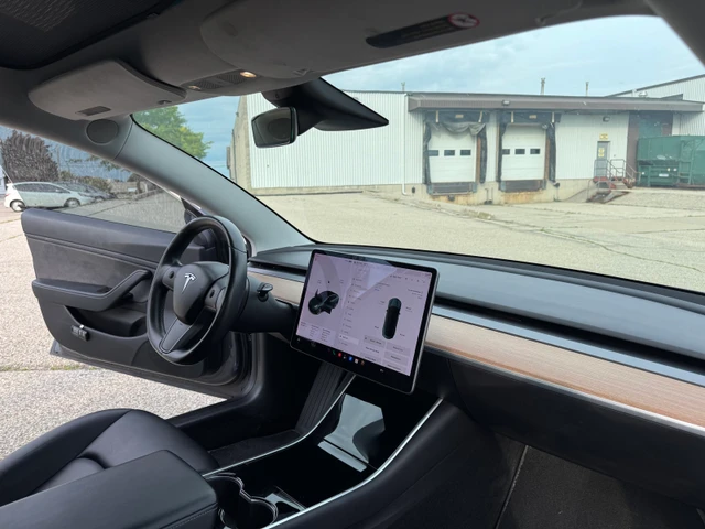 2019 Tesla Model 3, šedá, 133 000 km, dovoz Kanada — foto 4 z 5