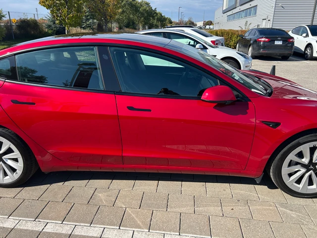 2021 Tesla Model 3 Standard range plus, 104 000 km, dovoz Kanada — foto 2 z 5